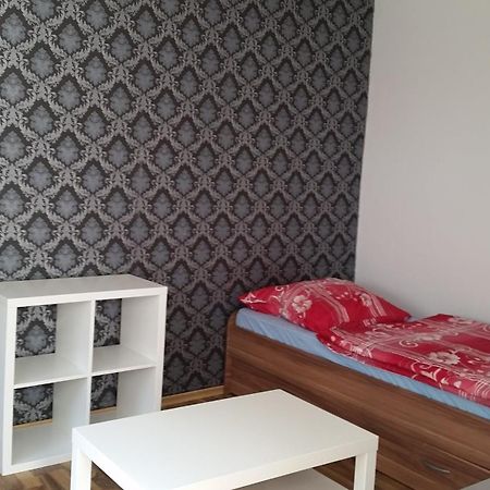 Frankfurt Airport & Fair Apartment Kelsterbach Quarto foto