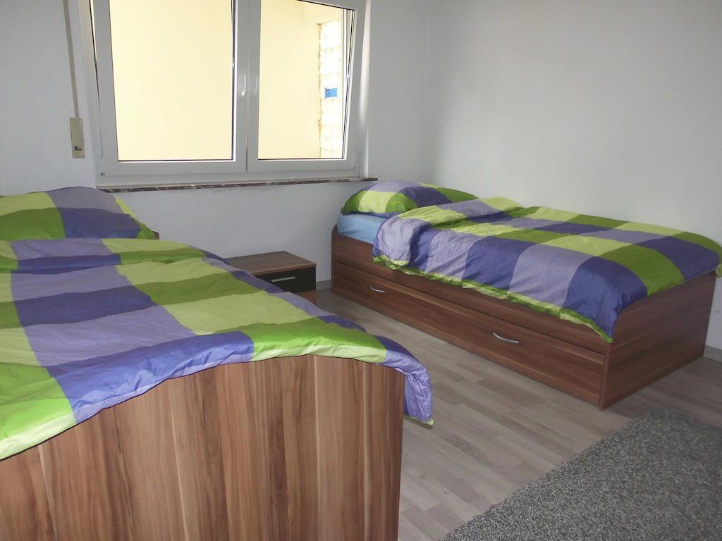 Frankfurt Airport & Fair Apartment Kelsterbach Quarto foto