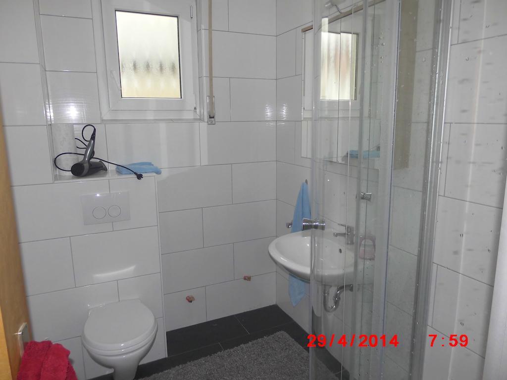 Frankfurt Airport & Fair Apartment Kelsterbach Quarto foto