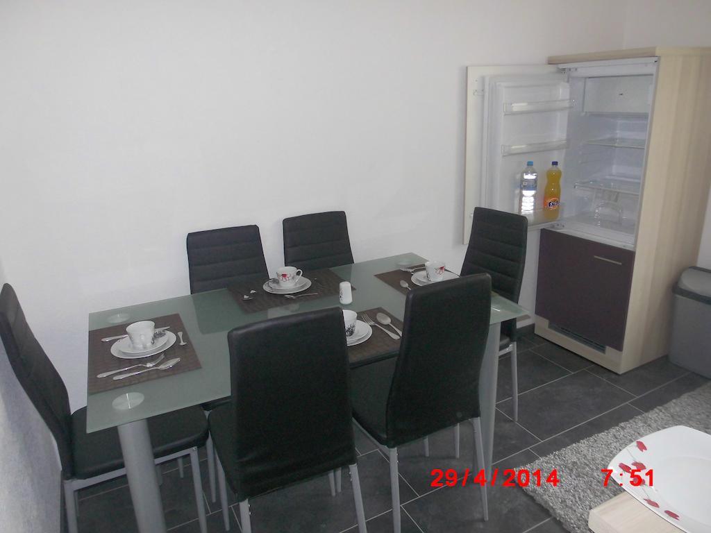 Frankfurt Airport & Fair Apartment Kelsterbach Quarto foto