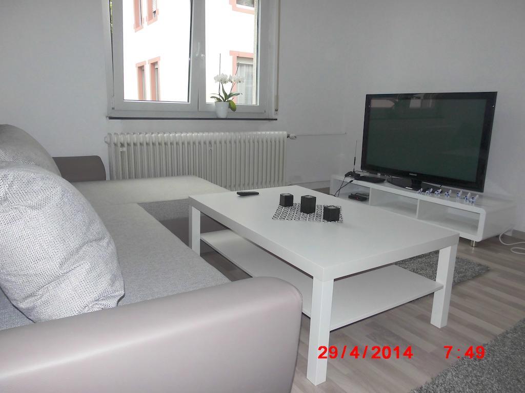 Frankfurt Airport & Fair Apartment Kelsterbach Quarto foto